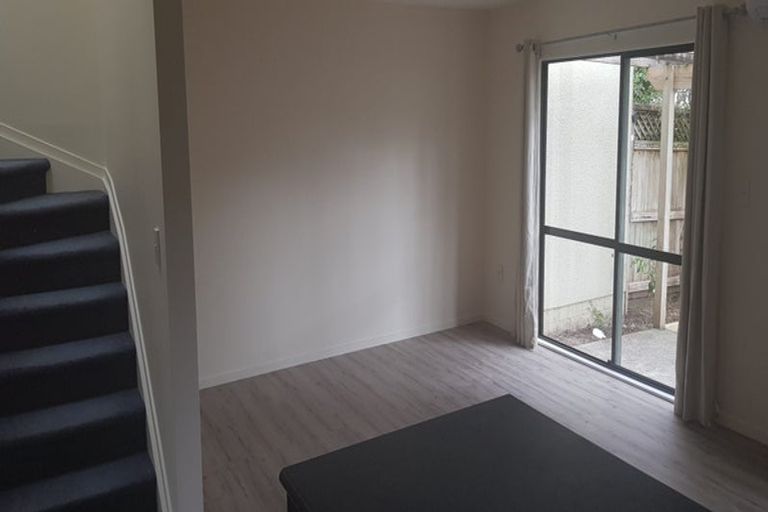 Photo of property in 11/3 Orwell Road, Greenhithe, Auckland, 0632