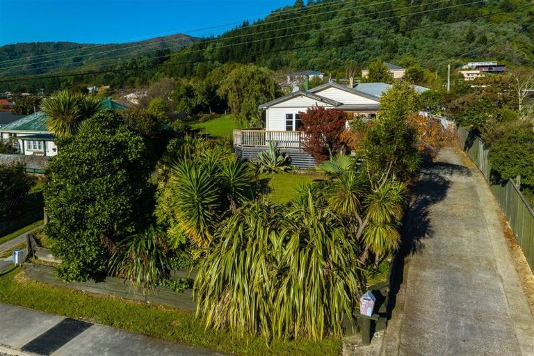 Photo of property in 65 Hampden Street, Picton, 7220