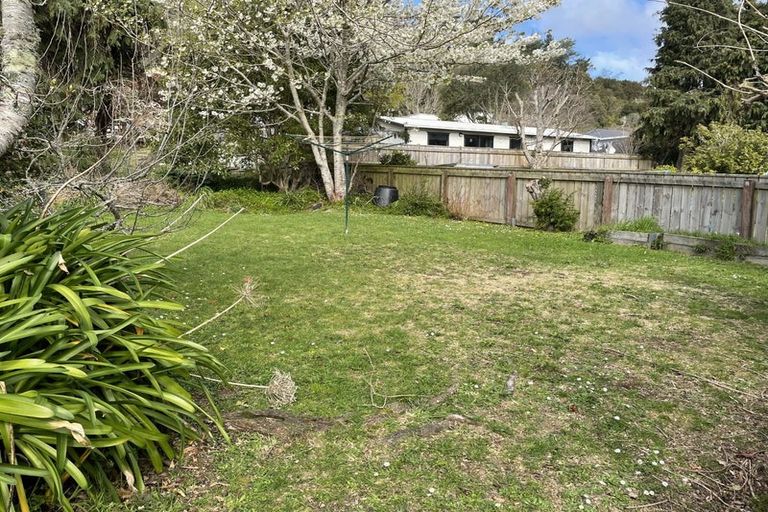 Photo of property in 21 Peel Place, Wainuiomata, Lower Hutt, 5014