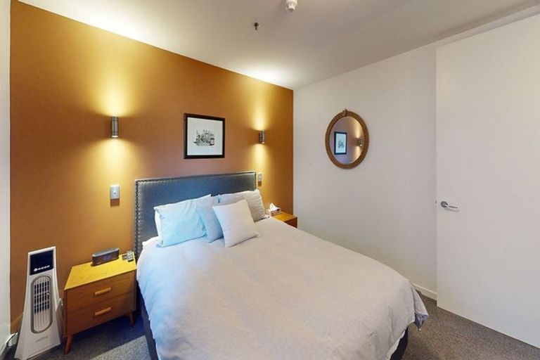 Photo of property in Montreaux Apartments, 1b/164 The Terrace, Wellington Central, Wellington, 6011