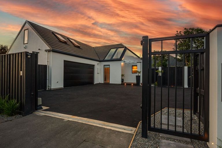 Photo of property in 3 Fieldmoor Place, Parklands, Christchurch, 8083