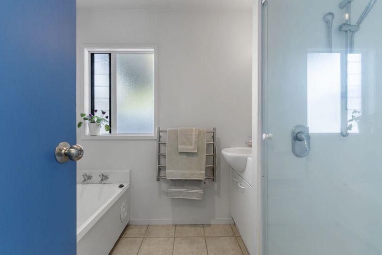 Photo of property in 2/118 Victoria Road, Devonport, Auckland, 0624