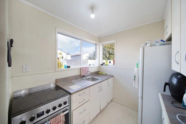 Photo of property in 28 Hinton Place, Weymouth, Auckland, 2103