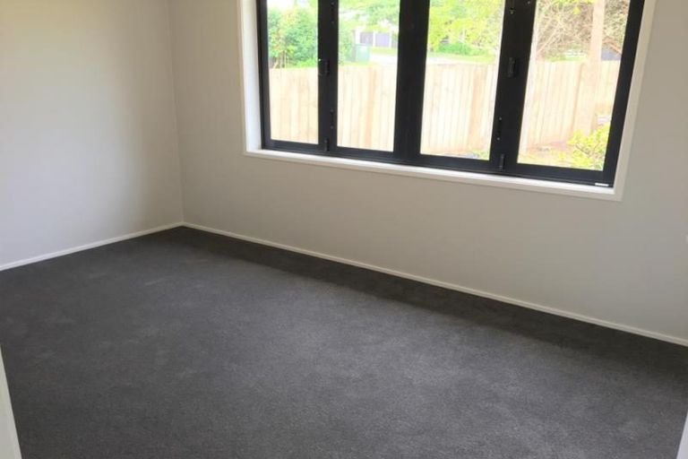 Photo of property in 69a Totara Road, Te Atatu Peninsula, Auckland, 0610