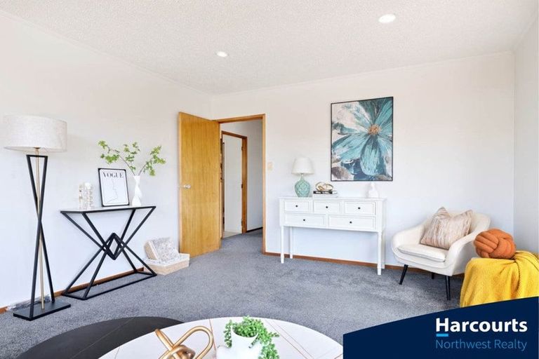 Photo of property in 16 Glen Road, Ranui, Auckland, 0612