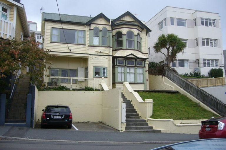 Photo of property in 4 Hawker Street, Mount Victoria, Wellington, 6011