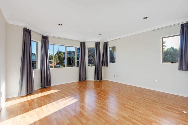 Photo of property in 11 Tekapo Rise, Fairview Heights, Auckland, 0632