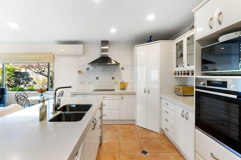 Photo of property in 1 Zara Court, Flat Bush, Auckland, 2016