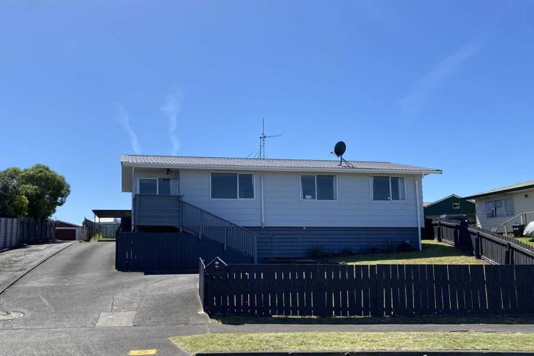 Photo of property in 12 Karyn Street, Castlecliff, Whanganui, 4501