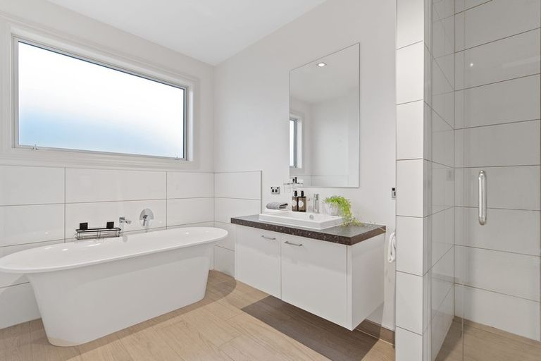 Photo of property in 6 York Terrace, Riverhead, 0820