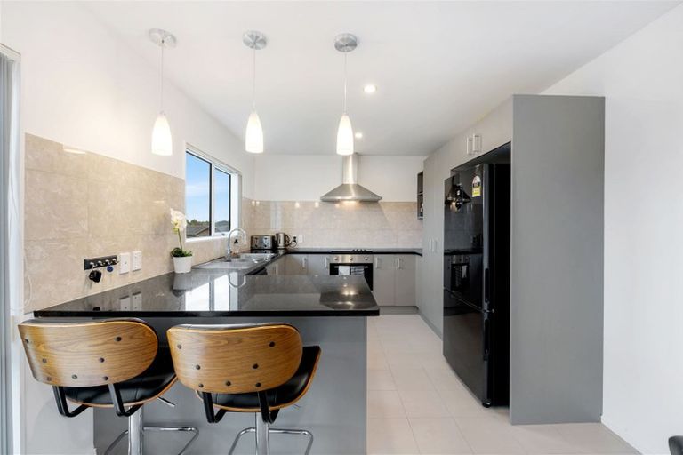 Photo of property in 16 John Broad Place, Flat Bush, Auckland, 2019