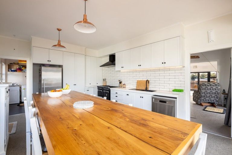 Photo of property in 19 Takiroa Street, Urenui, 4375