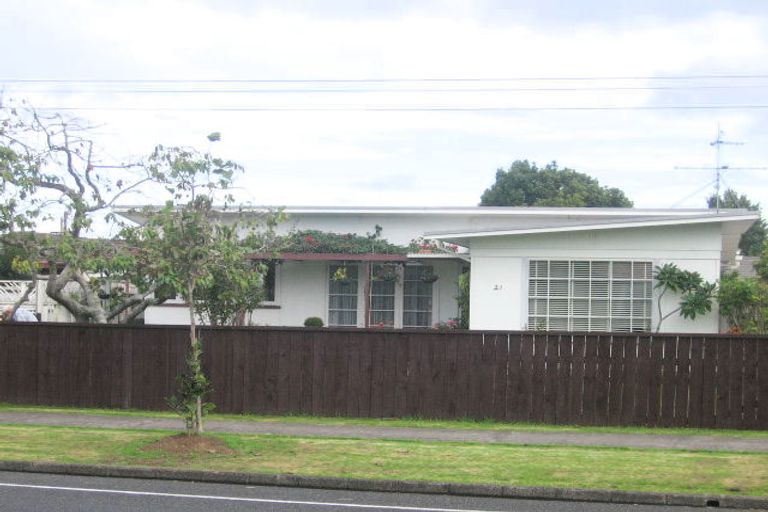 Photo of property in 21 Kimpton Road, Papatoetoe, Auckland, 2025