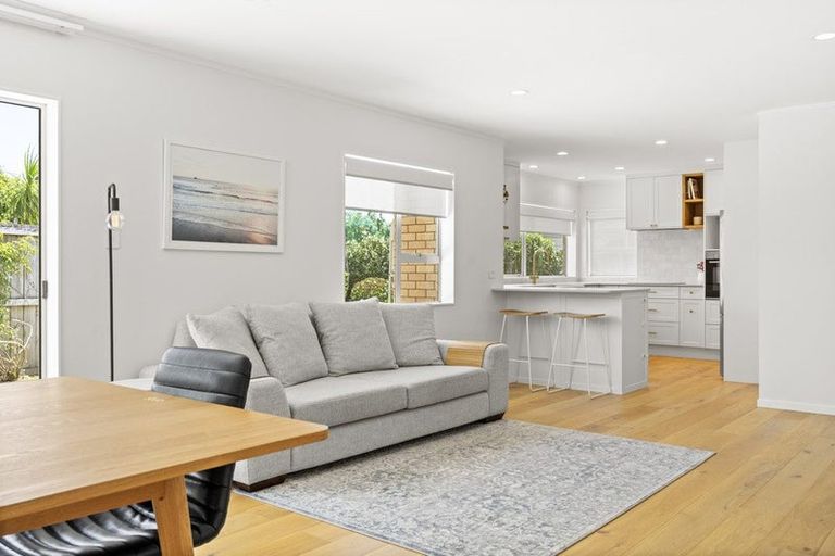 Photo of property in 12 Judd Place, Orewa, 0931