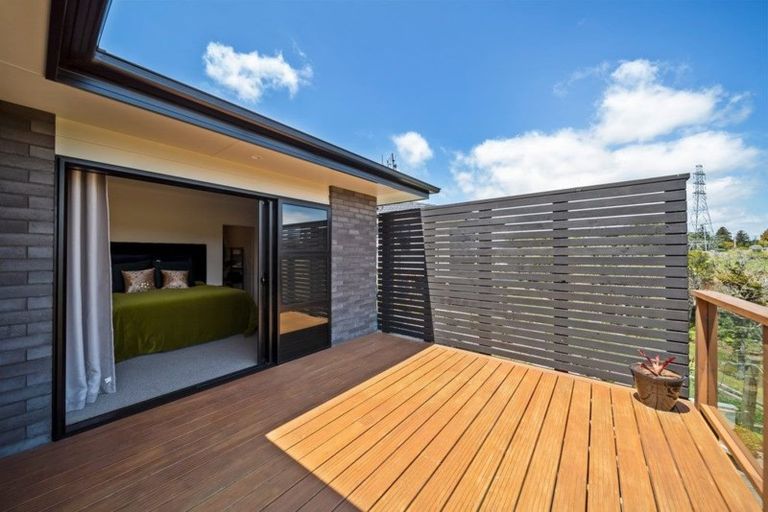 Photo of property in 5a Tupuhi Place, Highlands Park, New Plymouth, 4312