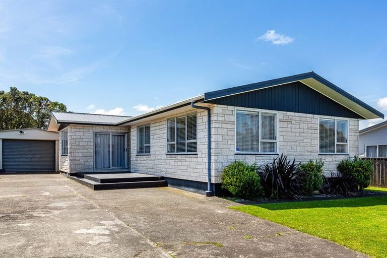 Photo of property in 41 Cleat Street, Whitby, Porirua, 5024