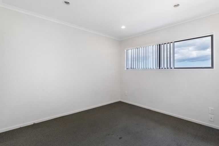 Photo of property in 98a Naylors Drive, Mangere, Auckland, 2022