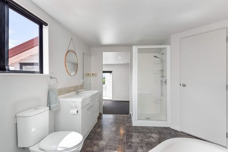 Photo of property in 86 Wade River Road, Stanmore Bay, Whangaparaoa, 0932