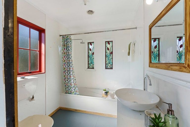 Photo of property in 35 Old Coach Road South, Otaki Beach, Otaki, 5512