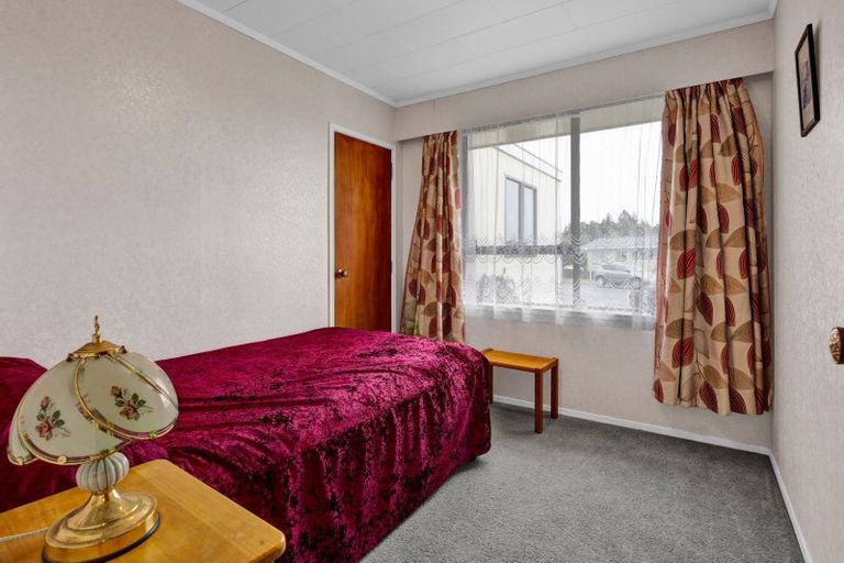 Photo of property in 6 Kamahi Place, Inglewood, 4330