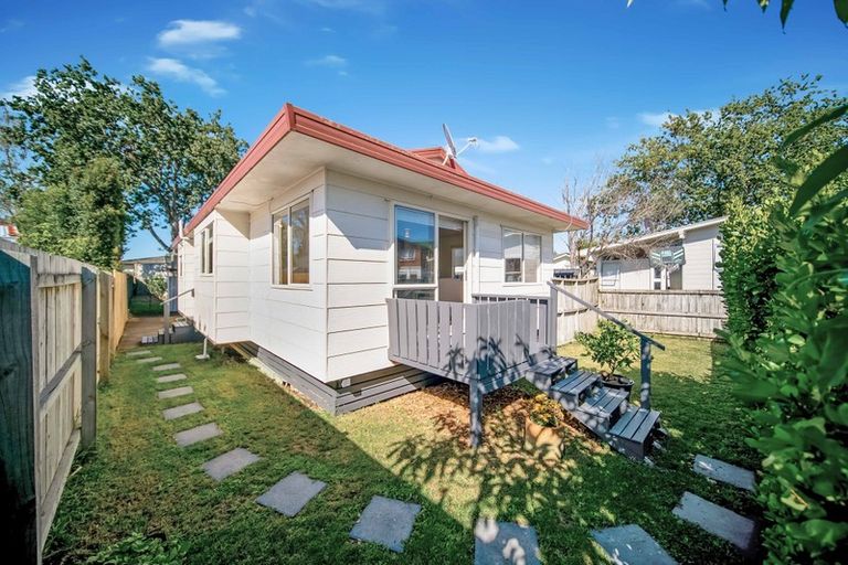 Photo of property in 1/62 Walworth Avenue, Pakuranga Heights, Auckland, 2010