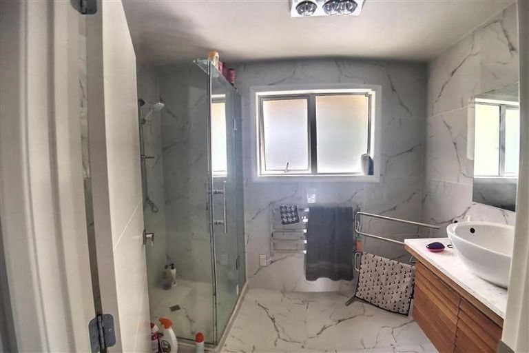 Photo of property in 11b Bank Street, Hillcrest, Auckland, 0627