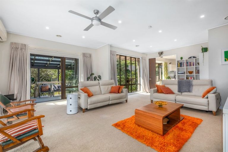 Photo of property in 16 Omar Street, Khandallah, Wellington, 6035