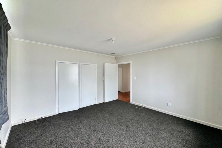 Photo of property in 15 Christmas Road, Manurewa, Auckland, 2102