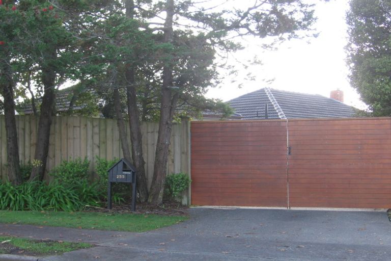 Photo of property in 1/253 East Coast Road, Mairangi Bay, Auckland, 0630