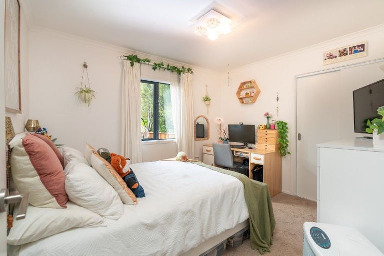 Photo of property in 96a Larsen Crescent, Tawa, Wellington, 5028