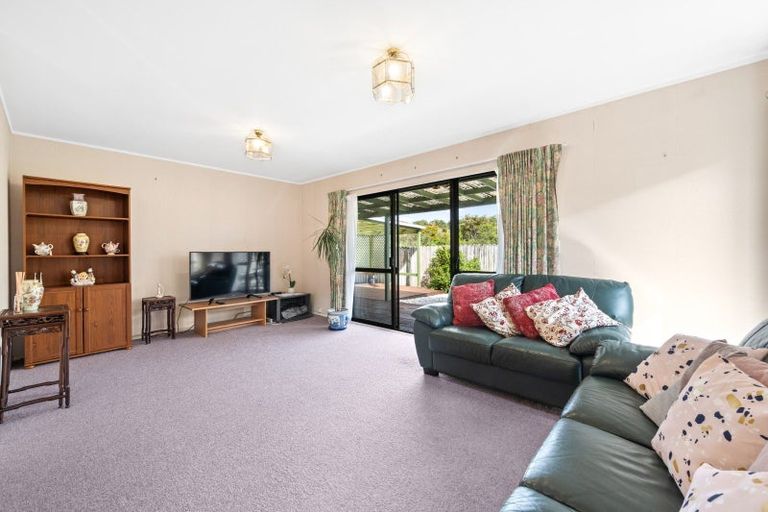 Photo of property in 1/73 Aviemore Drive, Highland Park, Auckland, 2010