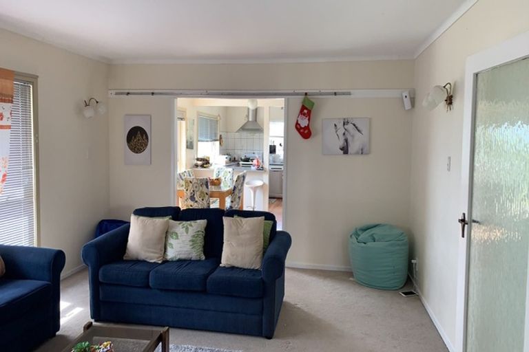 Photo of property in 23 Chivalry Road, Glenfield, Auckland, 0629