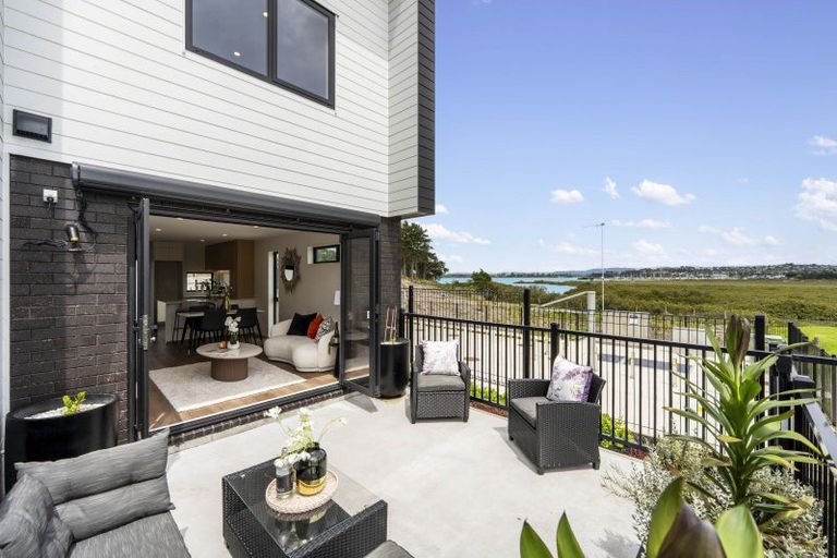 Photo of property in 13/10 Ngaroma House Drive, Hobsonville, Auckland, 0616