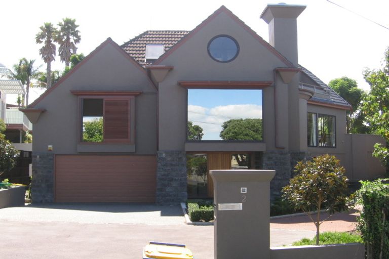 Photo of property in 1/2 Portal Place, Murrays Bay, Auckland, 0630