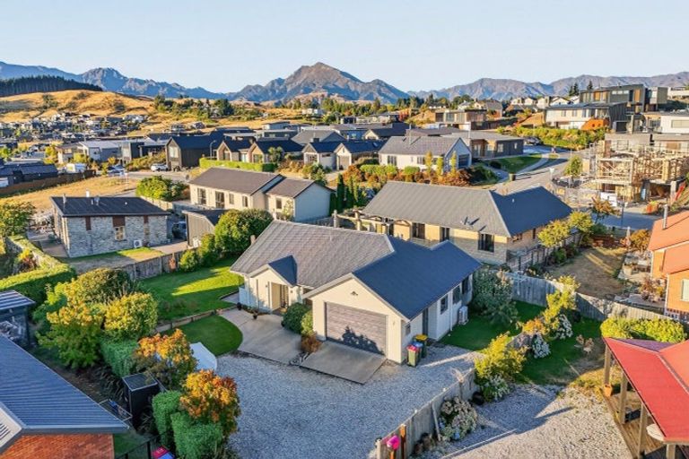 Photo of property in 7 Perrow Street, Wanaka, 9305