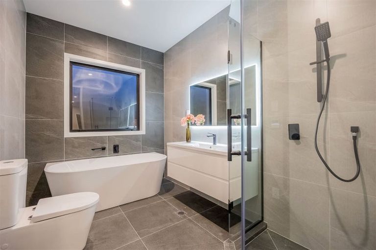 Photo of property in 17 Mcindoe Road, Kumeu, 0810