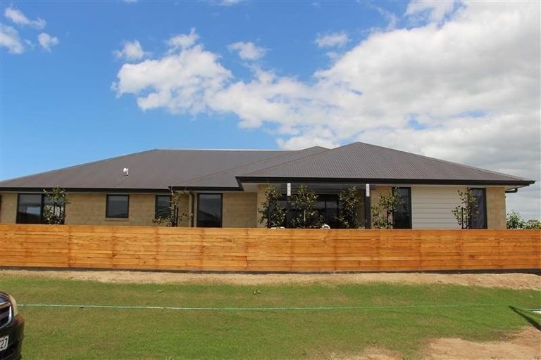 Photo of property in 2 Te Kio Crescent, Papamoa Beach, Papamoa, 3118