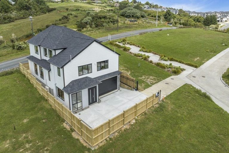 Photo of property in 2a Ballyalton Crescent, Flat Bush, Auckland, 2019