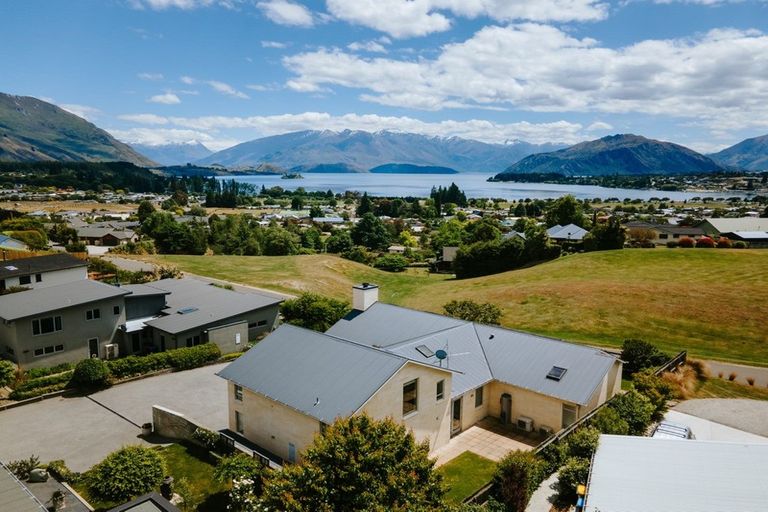 Photo of property in 19 Faulks Terrace, Wanaka, 9305