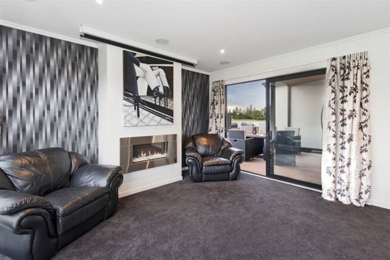 Photo of property in 14 Oakgrove Drive, Rangiora, 7400