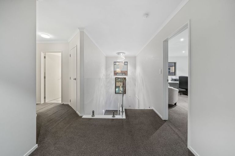 Photo of property in 14 Kereru Rise, Papakura, 2110