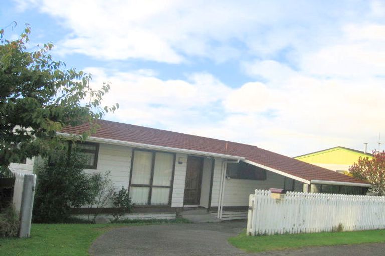 Photo of property in 75 Fyvie Avenue, Tawa, Wellington, 5028