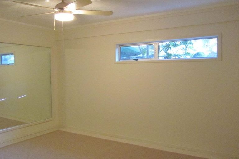 Photo of property in 1/36 Saddleback Rise, Murrays Bay, Auckland, 0630