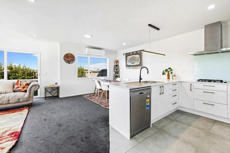 Photo of property in 2 Harore Road, Takanini, 2112