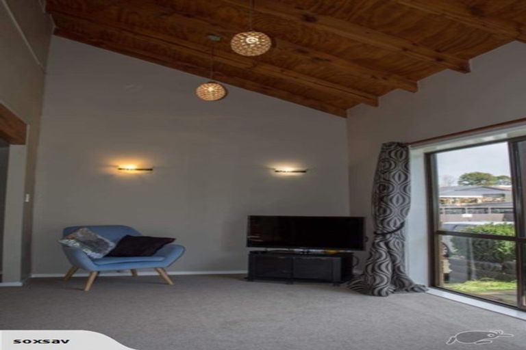 Photo of property in 111 Glenmore Road, Sunnyhills, Auckland, 2010