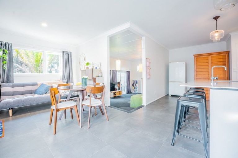 Photo of property in 4a Rata Road, Stanmore Bay, Whangaparaoa, 0932