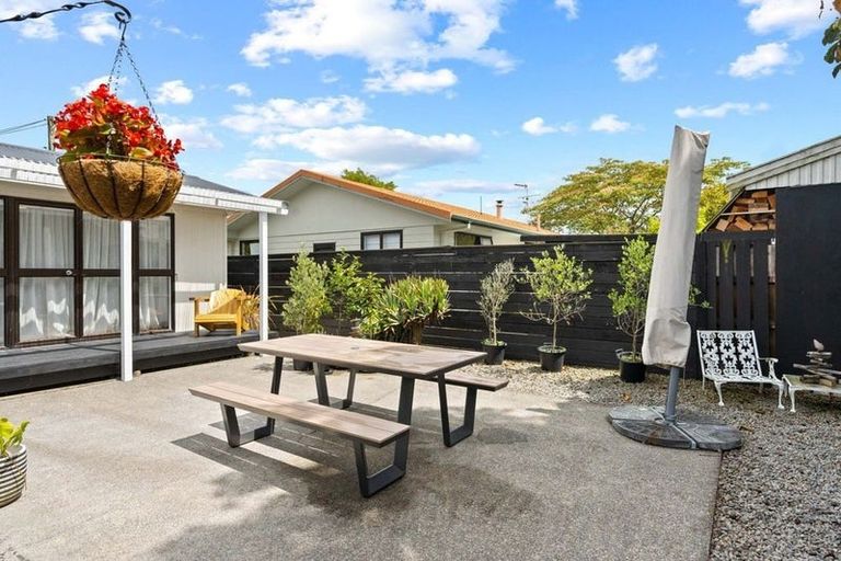 Photo of property in 1 Mahupuku Street, Greytown, 5712