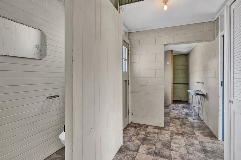 Photo of property in 211 South Road, Hawera, 4610