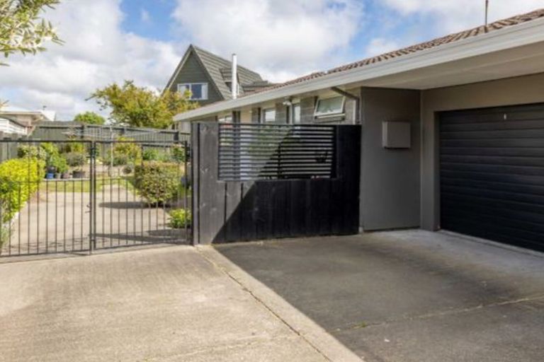 Photo of property in 2/95 Cottonwood Street, Parklands, Christchurch, 8083