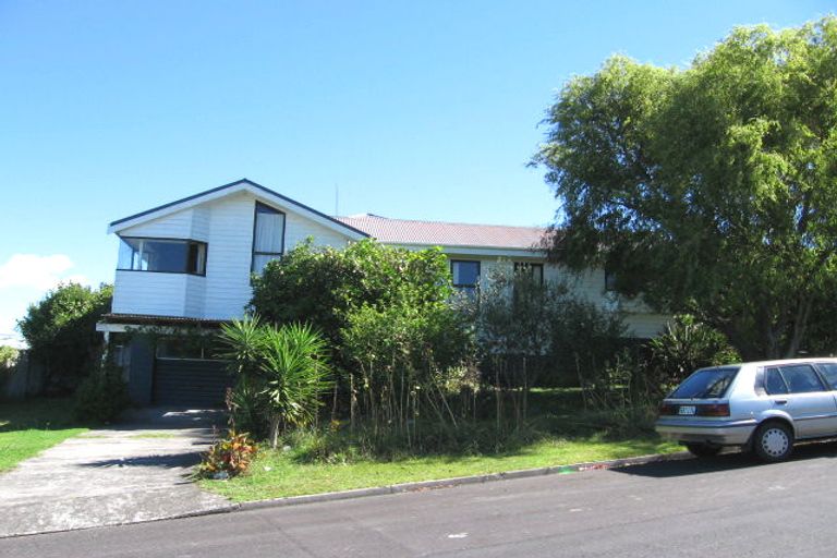 Photo of property in 8 Sumich Place, West Harbour, Auckland, 0618